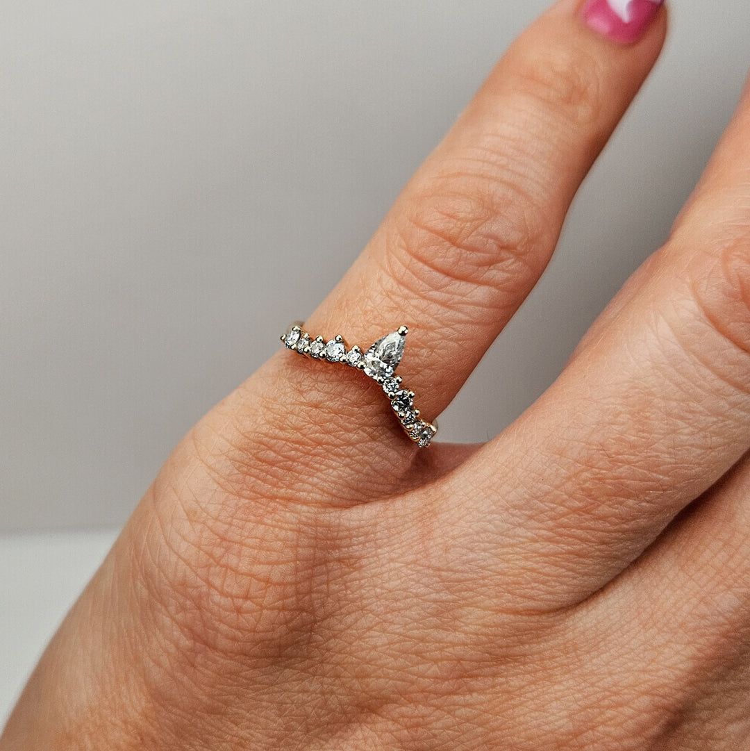 Tiara Curved Moissanite Ring
